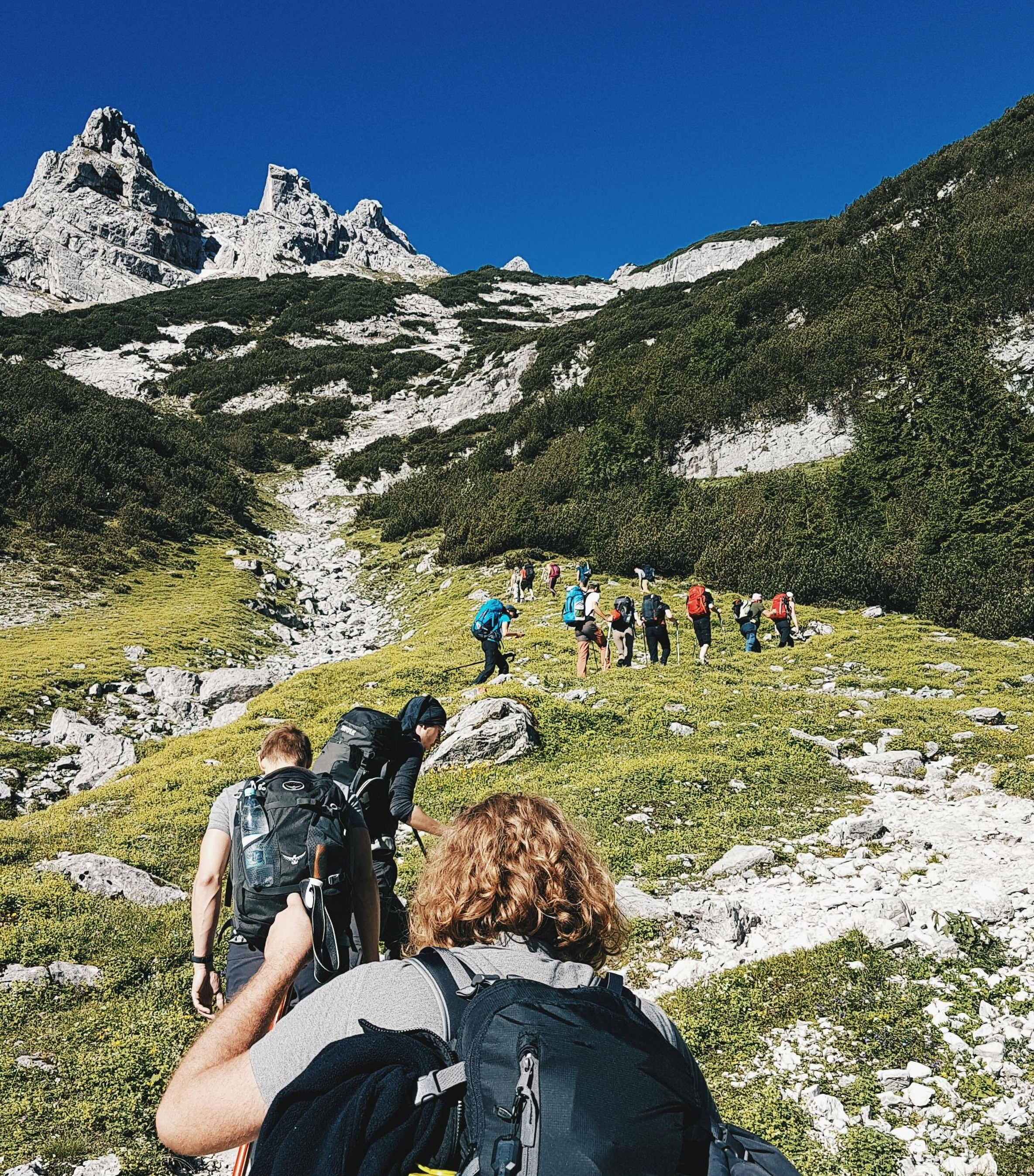 Caminata por montañas